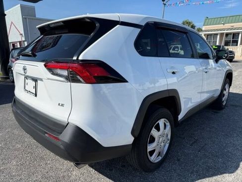 Used 2022 Toyota RAV4 LE FWD image 5