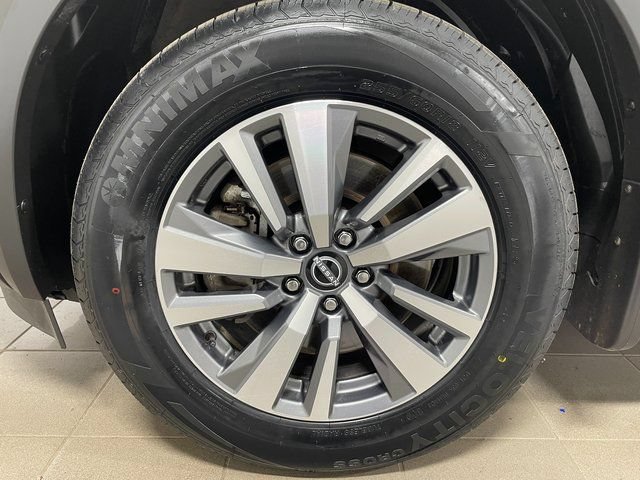 Used 2024 Nissan Pathfinder SL w/ Black Appearance Package AWD/4WD image 7