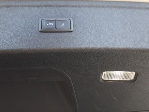 Used 2018 Audi Q5 Prestige w/ Prestige Package image 27