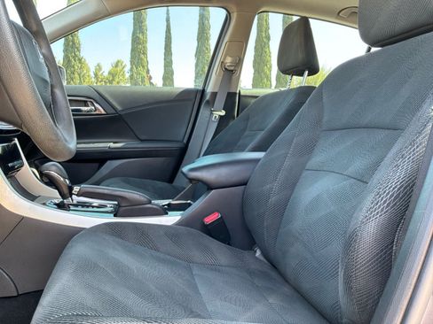 Used 2017 Honda Accord EX image 19