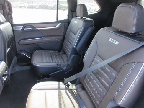 New 2026 GMC Acadia Denali Ultimate AWD/4WD image 13