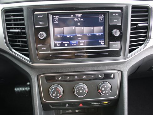 Certified 2023 Volkswagen Atlas Cross Sport SE image 16