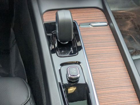 Certified 2025 Volvo V60 B5 Cross Country Plus image 24