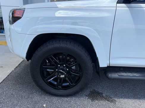 Used 2022 Toyota 4Runner SR5 AWD/4WD image 21