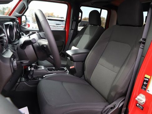 Used 2023 Jeep Gladiator Willys image 13