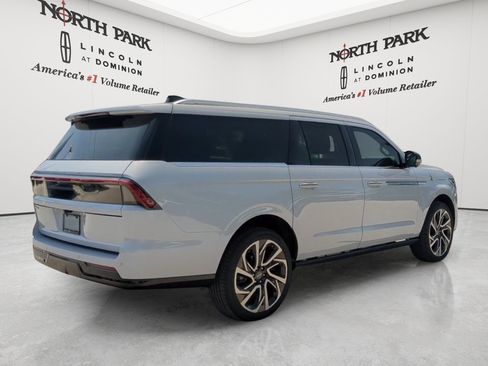 New 2026 Lincoln Navigator L Reserve AWD/4WD image 5