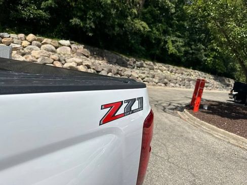 Used 2018 Chevrolet Silverado 1500 LTZ Z71 w/ LTZ Plus Package AWD/4WD image 22