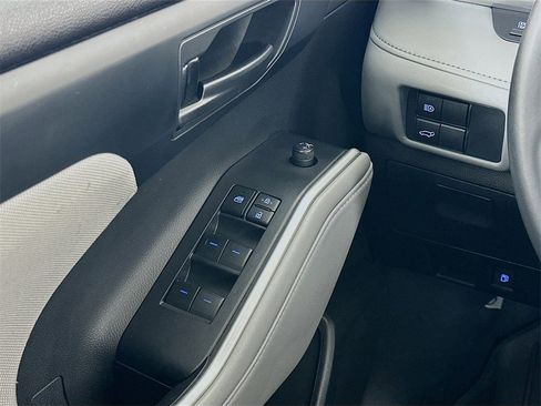 Used 2022 Toyota Highlander LE image 13