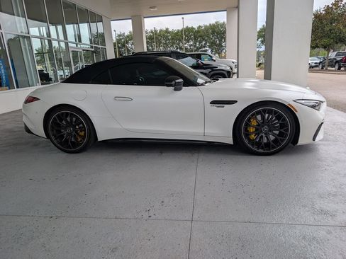 Used 2022 Mercedes-Benz SL 63 AMG 4MATIC w/ Driver Assistance Package image 9