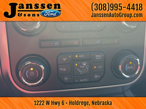 Used 2017 Ford Expedition XLT w/ Equipment Group 202A AWD/4WD image 18