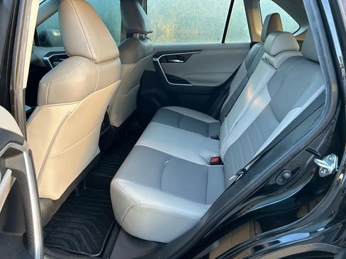 Used 2022 Toyota RAV4 XLE Premium image 13