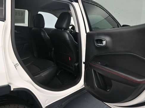 Used 2019 Jeep Compass Trailhawk w/ Popular Equipment Group AWD/4WD image 11