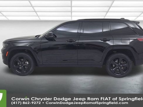Certified 2023 Jeep Grand Cherokee Limited w/ Black Appearance Package image 9