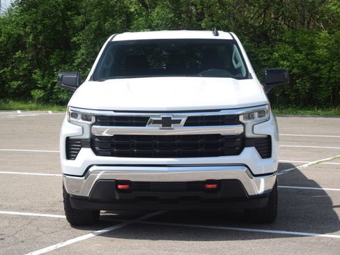 Used 2022 Chevrolet Silverado 1500 LT AWD/4WD image 7