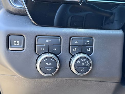 Used 2024 GMC Sierra 1500 SLT AWD/4WD image 31