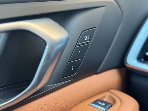 Used 2022 BMW X5 sDrive40i w/ M Sport Package RWD image 18