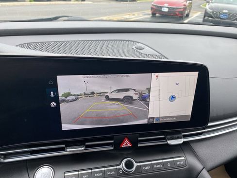 Certified 2024 Hyundai Elantra SEL FWD image 11