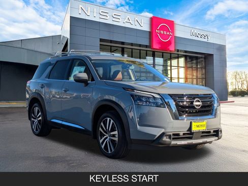 New 2025 Nissan Pathfinder Platinum w/ Cargo Package image 2