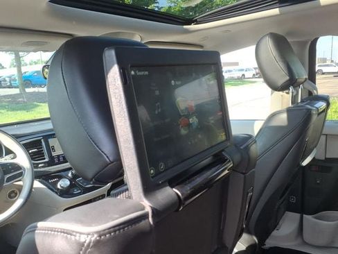 Certified 2020 Chrysler Pacifica Limited FWD image 13