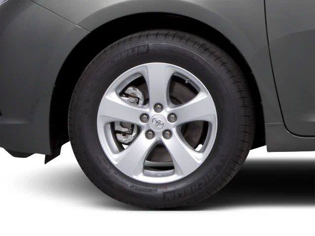 Used 2012 Toyota Sienna LE FWD image 38
