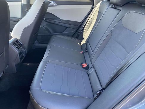 Used 2025 Volkswagen Taos SE AWD/4WD image 10