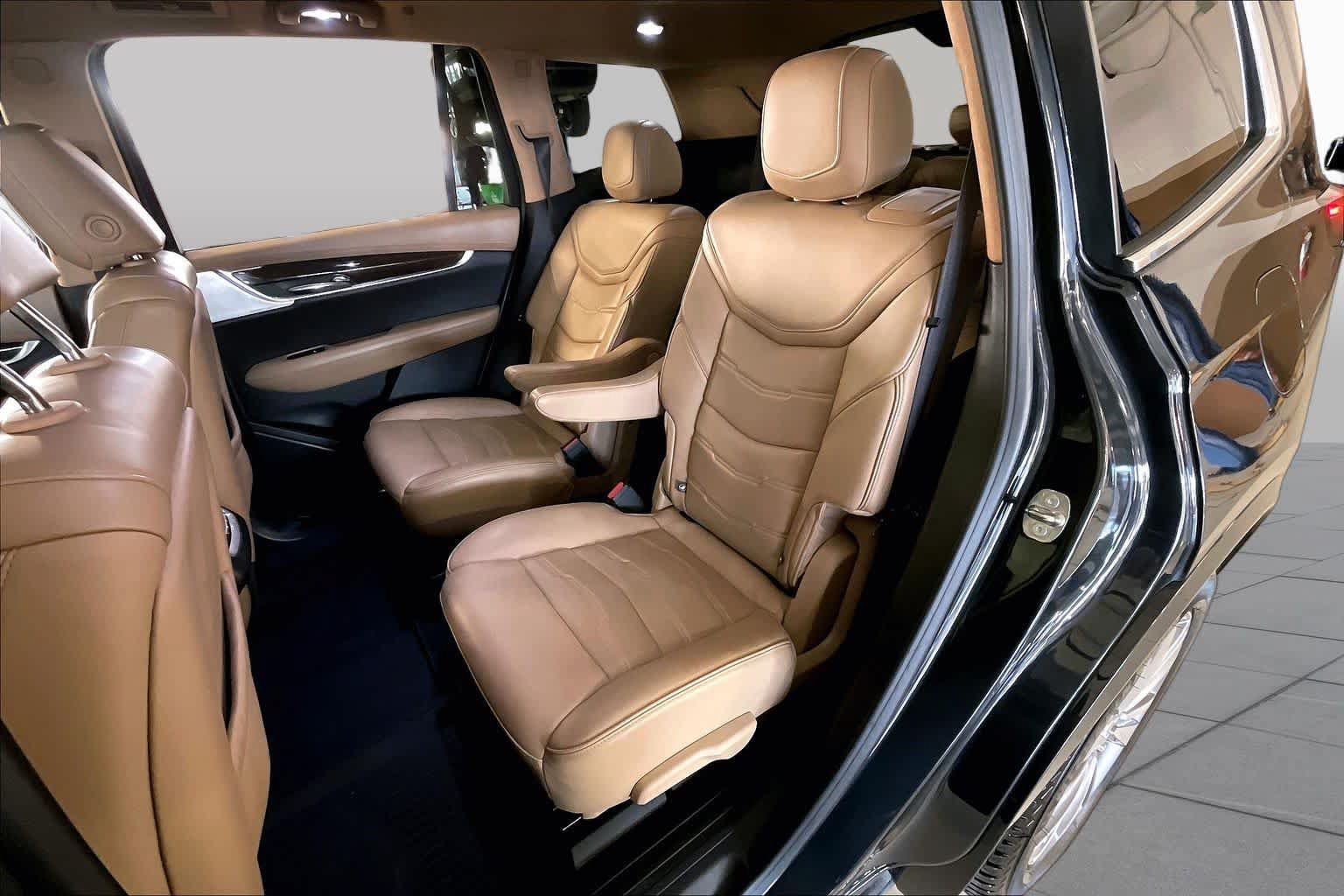 Used 2020 Cadillac XT6 Premium Luxury w/ Platinum Package FWD image 19