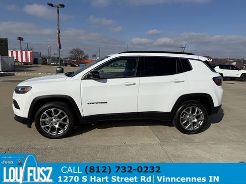 Used 2022 Jeep Compass Latitude image 4