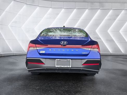 Used 2025 Hyundai Elantra Limited w/ Cargo Package image 4