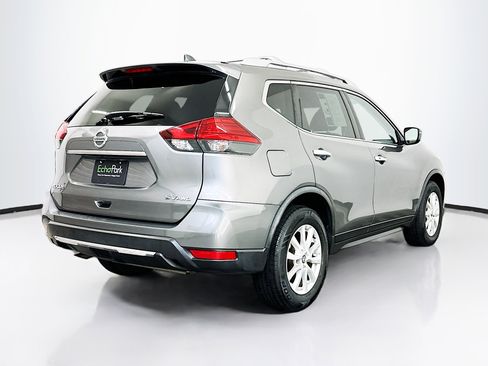 Used 2017 Nissan Rogue SV AWD/4WD image 9