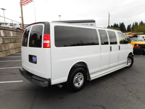 Used 2016 Chevrolet Express 3500 LT w/ LT Preferred Equipment Group image 7