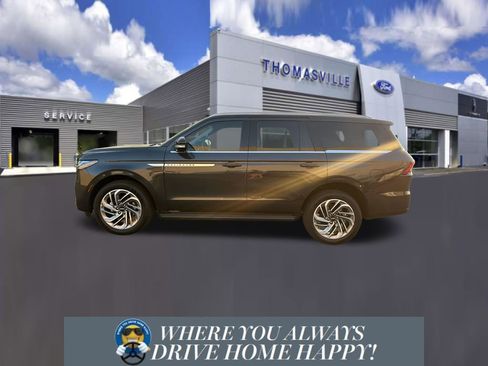 New 2026 Lincoln Navigator Premiere image 5