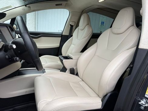 Used 2018 Tesla Model X 75D image 8