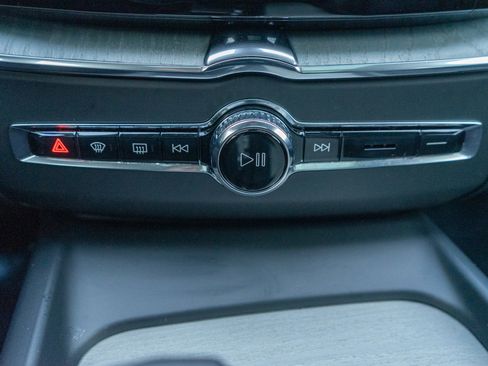 Used 2025 Volvo XC60 B5 Plus image 20