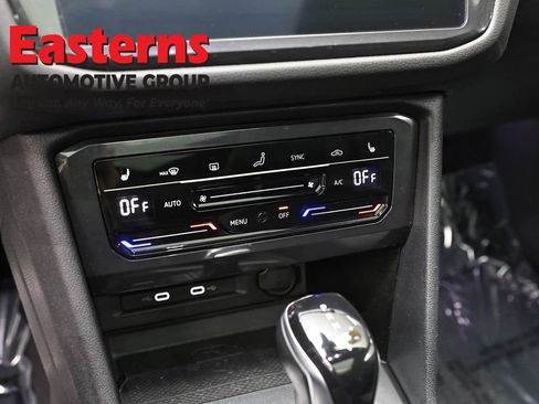 Used 2022 Volkswagen Tiguan SE w/ Panoramic Sunroof Package image 20