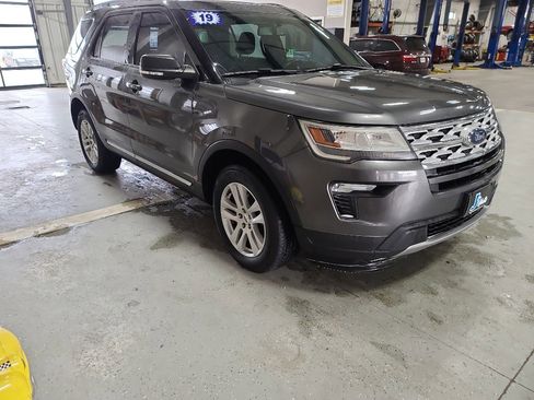 Used 2019 Ford Explorer XLT w/ Equipment Group 201A image 4