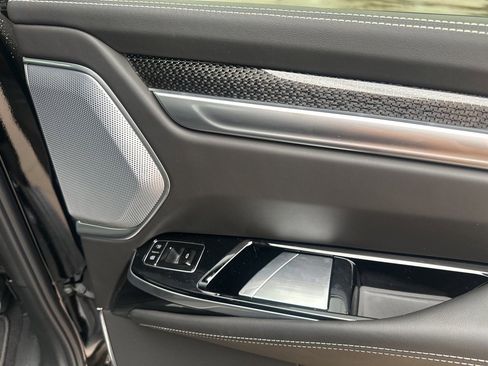 Used 2025 Cadillac Escalade ESV V w/ LPO, ONYX Package image 54