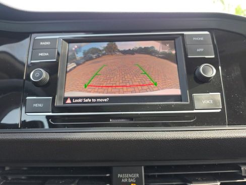 Used 2024 Volkswagen Jetta SE w/ Panoramic Sunroof Package FWD image 32