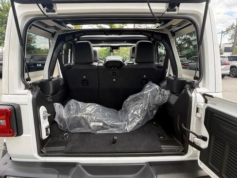 Certified 2025 Jeep Wrangler Unlimited Rubicon AWD/4WD image 26