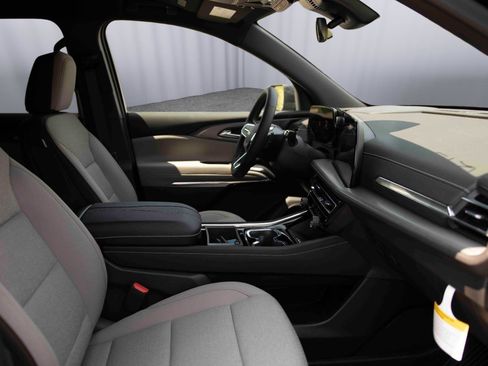 New 2025 Chevrolet Traverse LT w/ Driver Confidence Package image 27