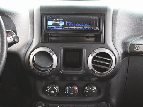 Used 2016 Jeep Wrangler Unlimited Sport image 21