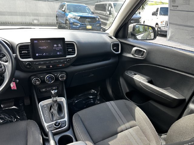 Used 2022 Hyundai Venue SEL FWD image 17