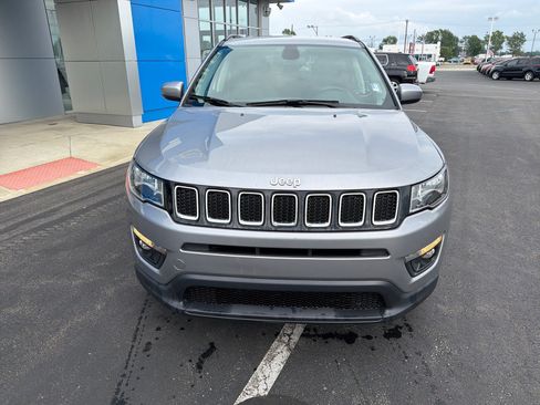 Used 2019 Jeep Compass Latitude FWD image 6