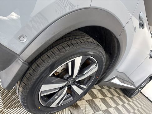 Used 2023 Nissan Rogue SL w/ SL Premium Package image 34