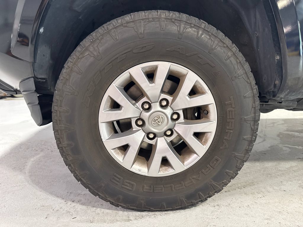 Used 2019 Toyota Tacoma SR5 RWD image 42