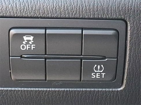 Used 2017 MAZDA MAZDA3 Sport image 25