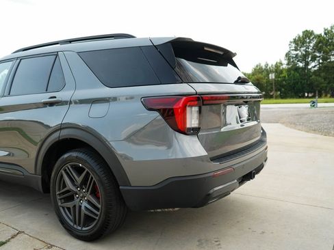 Used 2025 Ford Explorer ST-Line w/ ST-Line Street Pack AWD/4WD image 20