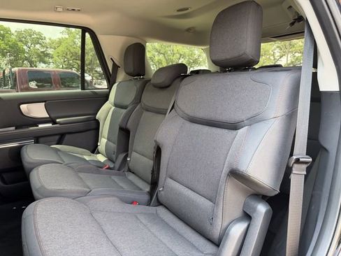 Used 2025 Ford Expedition Active AWD/4WD image 18