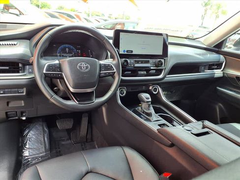 Certified 2025 Toyota Grand Highlander AWD image 9