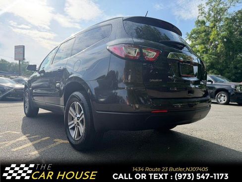 Used 2017 Chevrolet Traverse LT FWD image 4