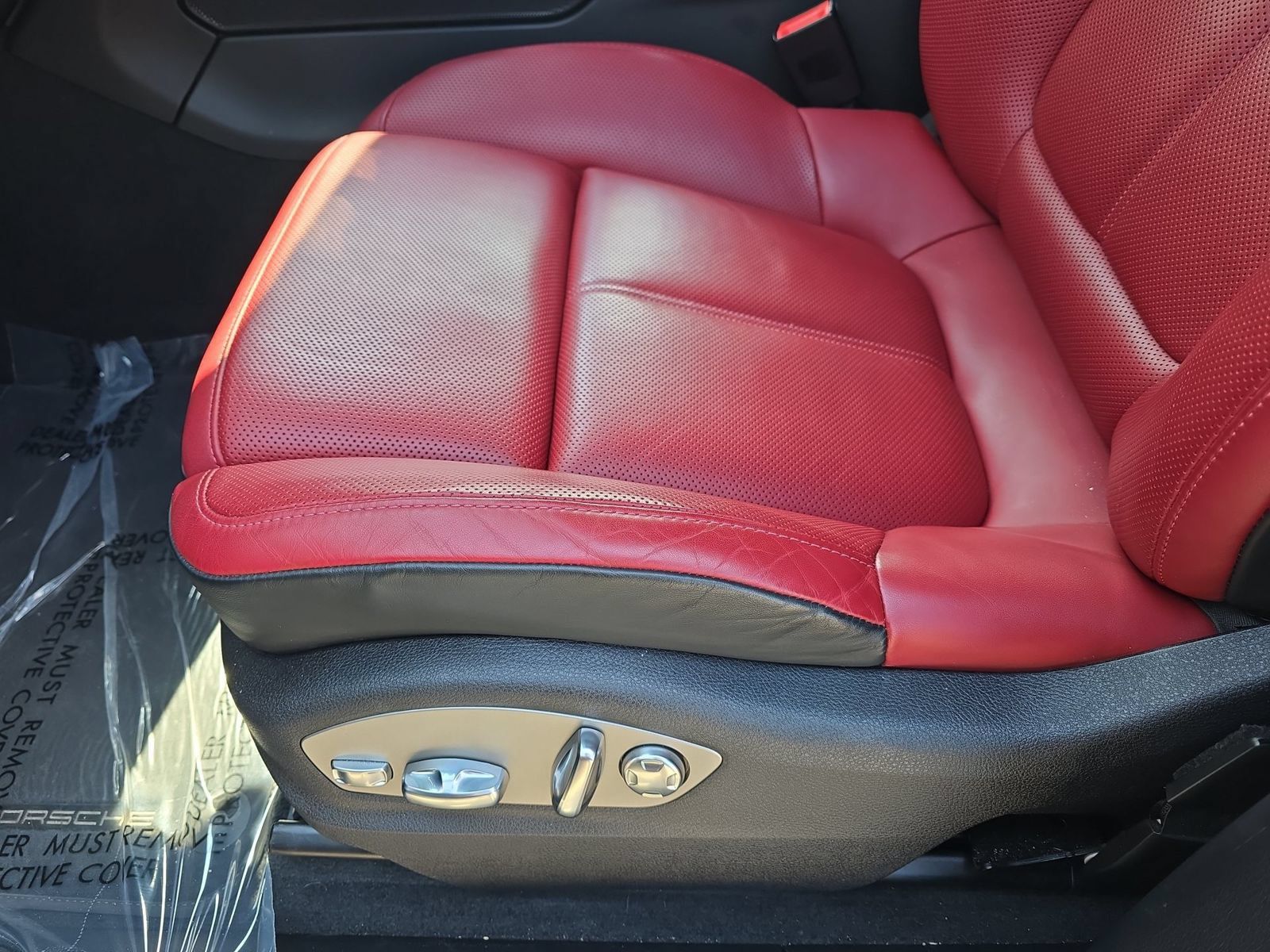 Certified 2026 Porsche Macan Turbo AWD/4WD image 14
